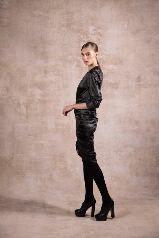 Zeitloses Kleid Sado